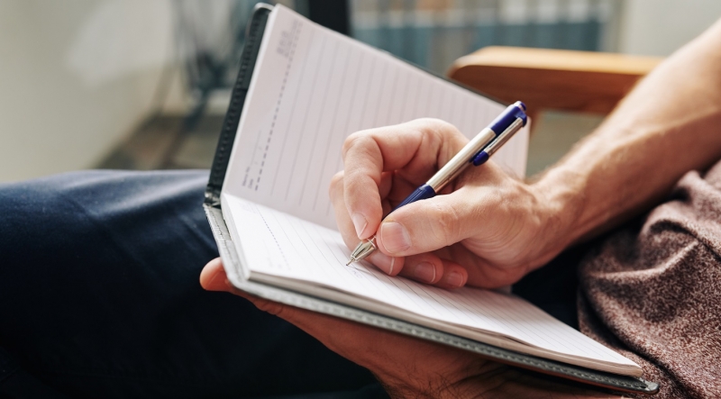 Австралиец передал владельцу потерянный 20 лет назад дневник путешествий