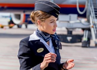 Бортпроводница рассказала, какие вещи пассажиры всегда могут попросить на борту