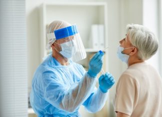 Эксперт назвал сроки снижения в России заболеваемости COVID-19