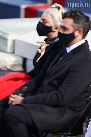 Феерический наряд и &laquo;секретный&raquo; бойфренд: Леди Гага заставила всех говорить о себе