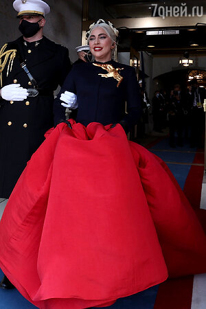 Феерический наряд и &laquo;секретный&raquo; бойфренд: Леди Гага заставила всех говорить о себе