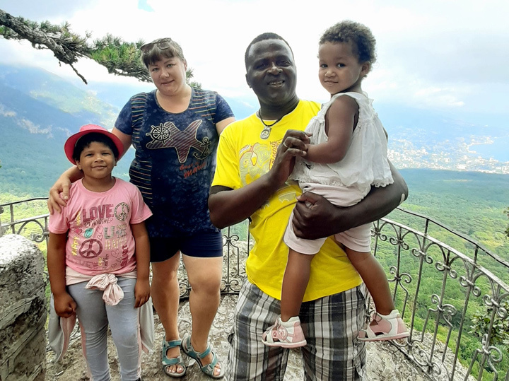 Как воспитывают детей интернациональные пары: любовь без правил