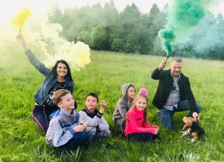 Мама четверняшек рассказала, как справляется с детьми