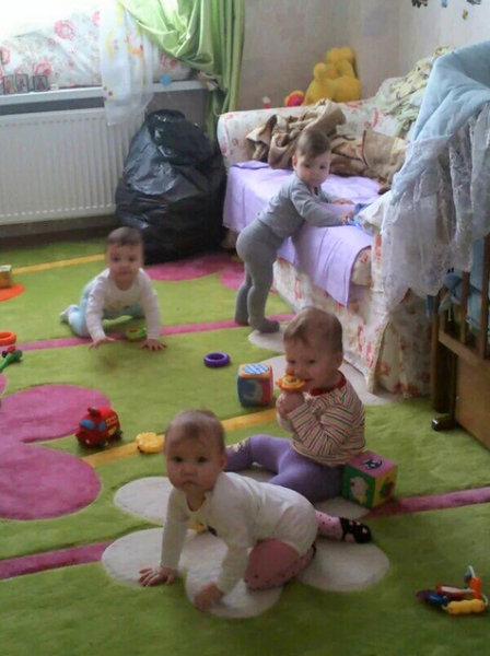 Мама четверняшек рассказала, как справляется с детьми