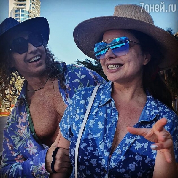 «Ночная жизнь — вперед!» Муж Наташи Королевой рвется танцевать стриптиз