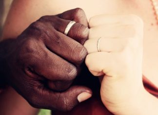 Опрос об отношении россиян к неравным бракам дал странные результаты