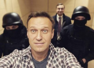 «Разрушитель России». Кем видят Навального наши враги