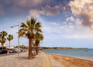 С 1 марта Кипр открывается для туристов из России. Понадобится тест