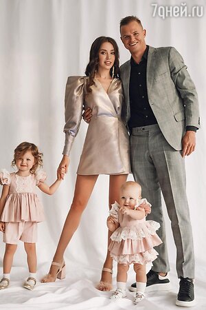 «Ты моя мания» Тарасов и Костенко отметили годовщину свадьбы