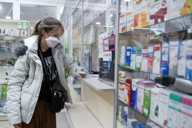 В праздники россияне чаще всего покупали в аптеках маски и антисептики