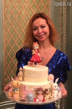 В Сети раскрыли имя трехлетней дочки Елены Захаровой