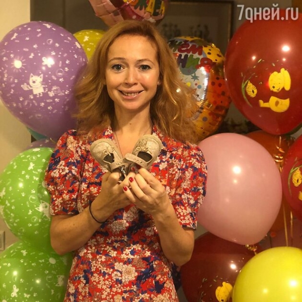 В Сети раскрыли имя трехлетней дочки Елены Захаровой