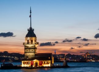 В Стамбуле вооруженный человек ранил троих россиян