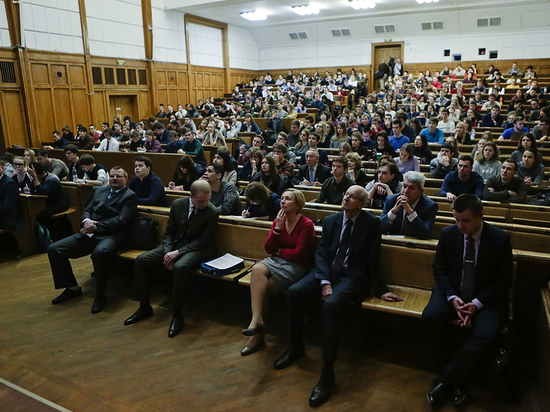 ВС разрешил алиментщикам не оплачивать учебу детей после совершеннолетия