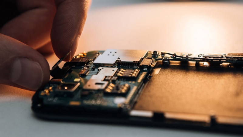 Все уйдет на автомобили: рынку смартфонов угрожает дефицит микросхем