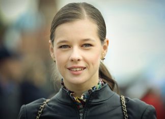 Екатерина Шпица восхитила Сеть проникновенным исполнением хита «Зимний сад»