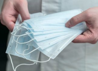 Эксперт рассказал о правильной дезинфекции масок