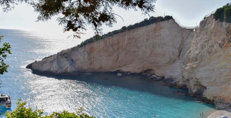 Греция готовится к летнему сезону и активно вакцинирует население