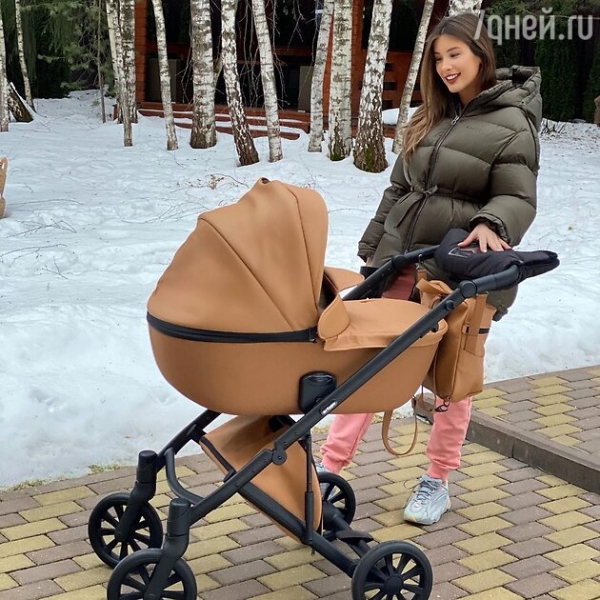 Кети Топурия впервые вышла на прогулку с сыном