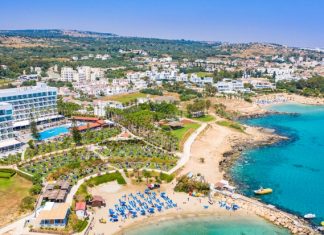 Кипр готов обсудить с Россией въезд туристов с «вакцинными паспортами»