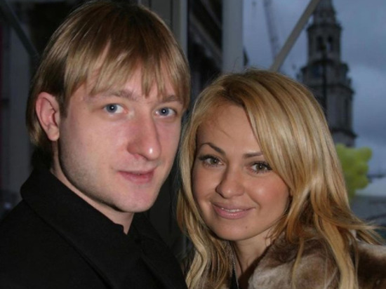 Плющенко показал страстный поцелуй с Рудковской