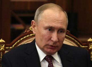 Путин наградил медиков за борьбу с коронавирусом грамотами