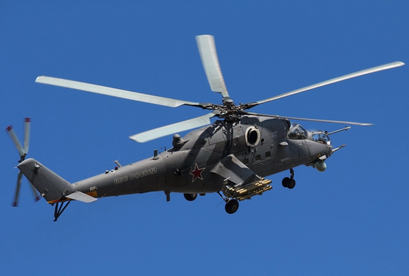 Российский вертолет Ми-35 совершил вынужденную посадку в Сирии