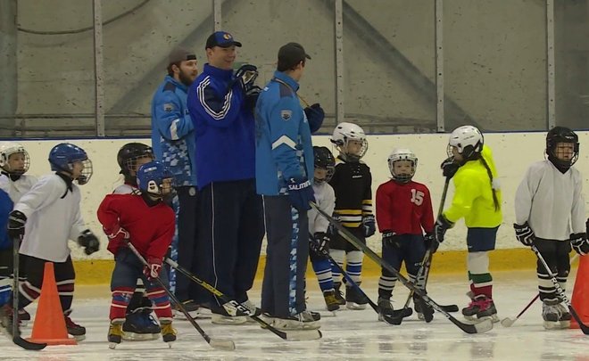 Секреты &laquo;взрослого&raquo; хоккея: Денис Архипов провел мастер-класс для юных спортсменов