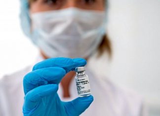 Сотрудники Госдепа США запросили прививки «Спутником V»