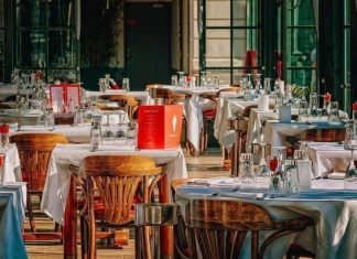 Тренд на “локализм”: на столе Коктебель, на парковке каршер