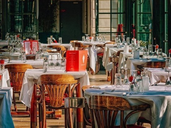 Тренд на “локализм”: на столе Коктебель, на парковке каршер