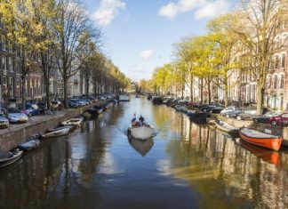 В Амстердаме хотят перенести Квартал красных фонарей в «эротический центр» на окраине