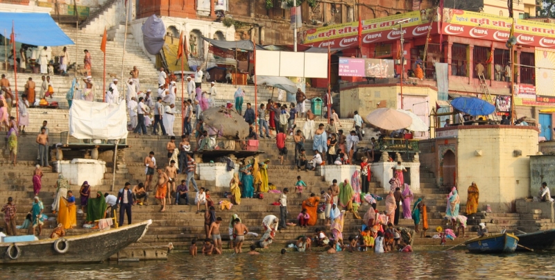 Вонь, роскошь и кремация: туристка поделилась впечатлениями об отдыхе в Варанаси