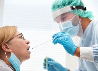 Врач Тимаков оценил вероятность третьей волны COVID-19 в России весной