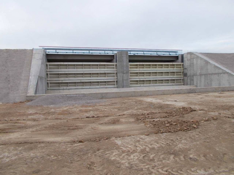 Зеленский разрывает связи с Москвой, строя новую дамбу для Крыма