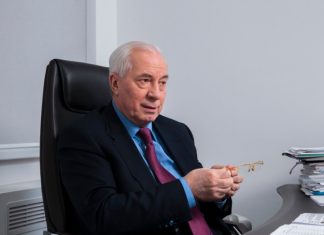 Азаров сравнил пенсии в Киеве и Москве