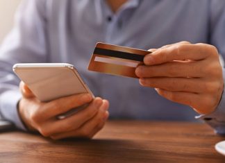 «Безопасность зависит и от пользователя»: стоит ли доверять банковским приложениям