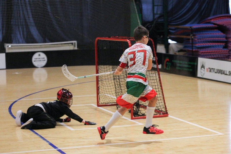 Борьба за &laquo;Золотую клюшку&raquo;: в Казани стартовал турнир по флорболу