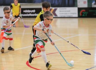 Борьба за «Золотую клюшку»: в Казани стартовал турнир по флорболу