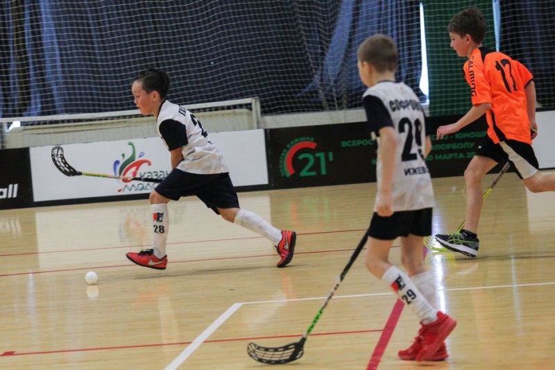 Борьба за &laquo;Золотую клюшку&raquo;: в Казани стартовал турнир по флорболу