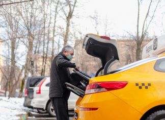 Доброта online: 200 тысяч пользователей Яндекса регулярно жертвуют средства на благотворительность через сервис заказа такси