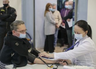 Главный инфекционист США похвалил российскую вакцину «Спутник V»