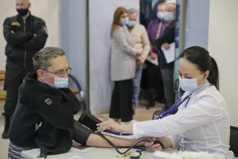 Главный инфекционист США похвалил российскую вакцину "Спутник V"