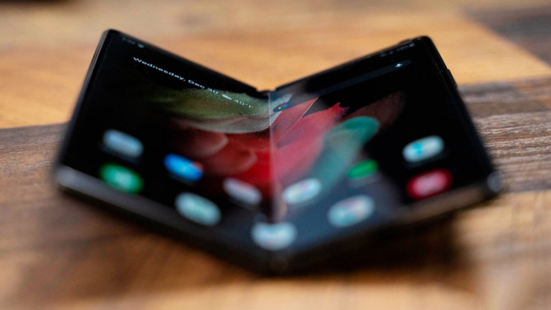 Гнется по-новому: Samsung выпустит гаджет, который складывается дважды