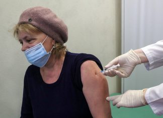 Голикова не исключила, что прививки от COVID-19 станут регулярными