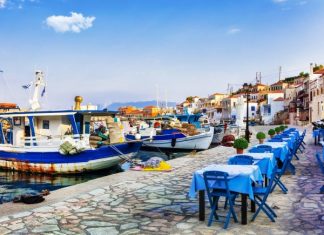 Греция полностью откроется для россиян 14 мая