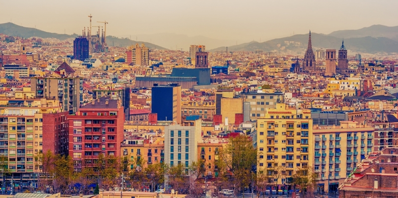 Испания вводит карантин для въезжающих из 10 стран