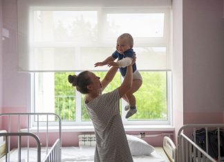 Минздрав РФ предложил разрешить лечение детей препаратами для взрослых