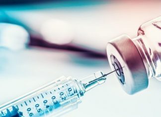 На Украине отказались прививаться 60% медиков, работающих с COVID-19