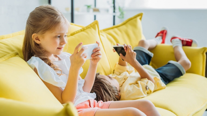 «Нацелены на детей»: что такое fleeceware-приложения и чем они опасны